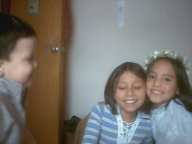 Sara con su hermano y su mejor amiga